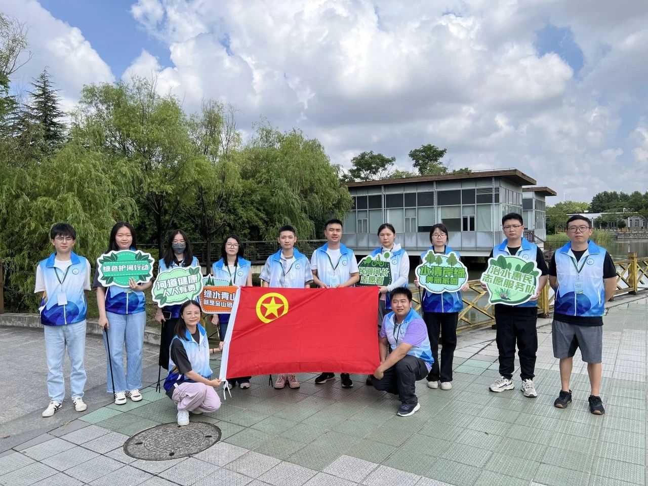 碧水守护自愿先行 俏丽中国共同奋进&mdash;&mdash;PG电子水务集团组织发展&ldquo;2025年六五环境日&rdquo;主题活动